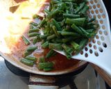 Foto langkah ke 7 dari resep Krengsengan cecek kacang panjang.