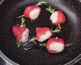 Une image de l'étape 4 de Brochettes de fraises au chèvre/romarin.