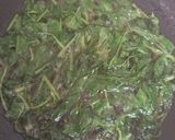 Foto langkah ke 5 dari resep Kangkung Saus Tiram Krenyes ala Restoran.