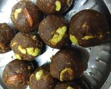 A picture of step 6 of Sonth aur gond ke ladoo (sonthaura).