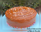 Foto del paso 3 de la receta: Torta de Vainilla con Dulce de Leche y Chips de Chocolate 🍰