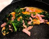 A picture of step 4 of Bacon and Kale Omelet.