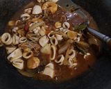 Foto langkah ke 5 dari resep Cumi udang asam manis pedas.