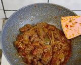 Foto langkah ke 6 dari resep Oseng Mercon Daging Sapi.