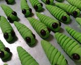 Foto langkah ke 2 dari resep Kue Ulat Daun.