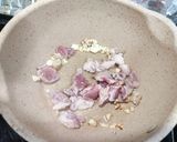 รูปขั้นตอนการทำที่ 2 ของ ผัดถั่วงอกใส่หมูกระเทียมดอง
