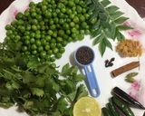 A picture of step 1 of Benarasi Chuda Matar.