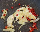 Foto langkah ke 5 dari resep Kwetiau Goreng Seafood.