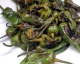 Foto del paso 3 de la receta: Pimiento del padrón a la plancha