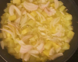 Foto del paso 2 de la receta: Truita de patates i ceba amb sobrassada i formatge brié