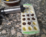 Foto del paso 5 de la receta: Bombones de chocolate blanco con relleno de ganache de naranja