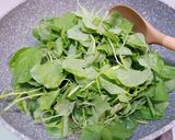 Foto langkah ke 4 dari resep Tumis Bayam Simple.