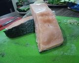 Foto del paso 3 de la receta: Omelette de salmón a las finas hierbas con costrinis de camarón