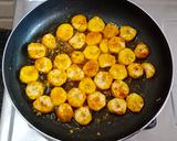 A picture of step 2 of Kacche kele(Raw banana) ki sabzi.