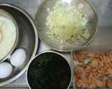 鮭魚蛋炒飯（家常料理）的食譜步驟1照片