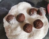 Kedvenc kókuszgolyó recept fázis 2 fotója