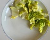 Une image de l'étape 2 de Salade de saumon fumé - Vinaigrette moutarde et sésame.
