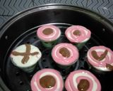 Foto langkah ke 5 dari resep Bolu kukus merah putih.