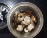A picture of step 2 of Caramelized mushroom soup.