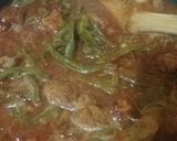 Foto del paso 5 de la receta: Chicharrón con nopales en chile rojo