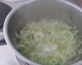 A picture of step 1 of Sig's leeky pizza.