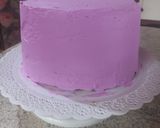 Foto del paso 2 de la receta: Torta de cumpleaños con crema chantilly en color lila
