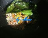 Foto langkah ke 3 dari resep Tumis Daun Ubi Kuah Lengkuas Deva #BikinRamadhanBerkesan.