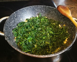 Foto del paso 3 de la receta: Puré de espinaca con huevo frito