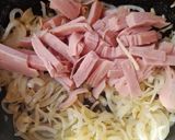 Foto del paso 2 de la receta: Papas rústicas, tiras de carne, jamón, huevo, queso y cebollas