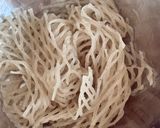 Hình bước làm 1 của món Phở Sắn Trộn Da Gà Nướng