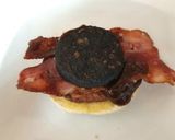 A picture of step 2 of My Bacon and Blackpudding Muffin. ❤.
