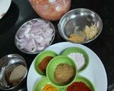 A picture of step 1 of Tomato rice.