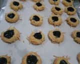 Foto langkah ke 6 dari resep Thumbprint Cookies.