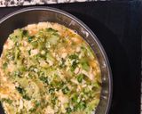 Foto del paso 15 de la receta Tortilla de brócoli con sobre mesa de tomate