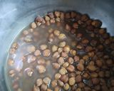A picture of step 2 of Chana masala.