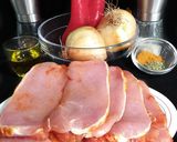 Foto del paso 1 de la receta: Filetes de lomo de cerdo a la plancha con guarnición de sofrito