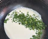 Foto del paso 2 de la receta: Pollo a la crema con verdeo y tocineta