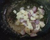 Foto langkah ke 3 dari resep Tumis jamur sosis.