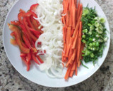 Foto del paso 1 de la receta: Carne salteada con vegetales y arroz primavera 🍛