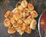 A picture of step 2 of Soya chaap gravy.