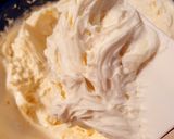 Pas rețetă Tort cu crema de cioc albă, frișca, mascarpone și fructe 4 fotografie