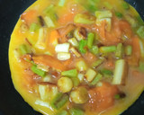 Foto del paso 2 de la receta: Tortilla de ajos tiernos y zanahoria