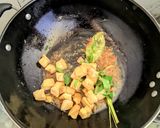 Foto langkah ke 5 dari resep Tumis Tahu Pedas Kemangi.