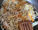 Foto langkah ke 3 dari resep Kwetiau Goreng Yamin.