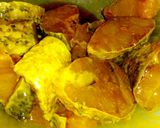 A picture of step 1 of Sorisha dia Rohu macha (rohu mustard curry).