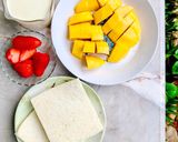 รูปขั้นตอนการทำที่ 1 ของ Strawberry Mango Iced Breadขนมปังเย็นไส้ครีมสตอเบอรี่และมะม่วง