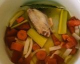 Foto del paso 3 de la receta: Sopa de fideos con verdura y pollo