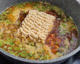 A picture of step 4 of Manchow Maggie Soup.