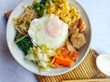 Budae Jjigae (부대 찌개) (mie Korea)