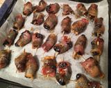 Baconbe göngyölt aszalt szilva falatkák recept fázis 4 fotója